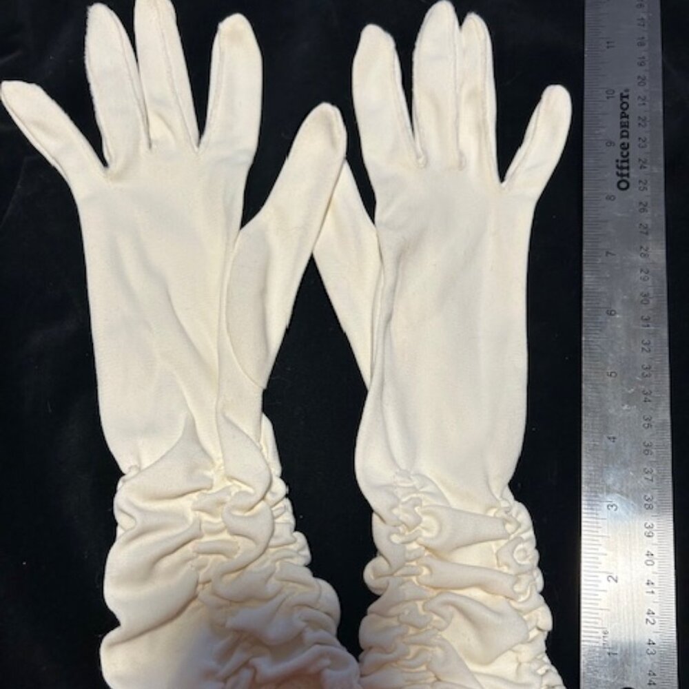 Vintage Ivory Ruched Formal Gloves